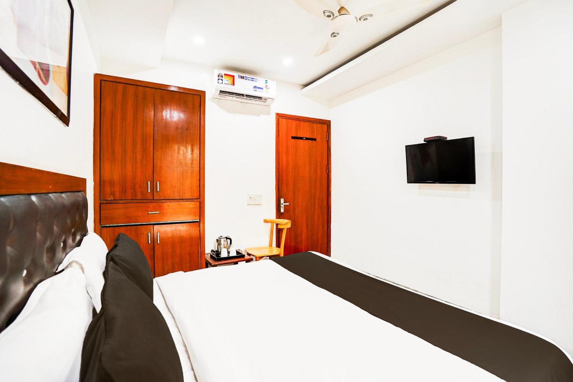 Hotel Super Collection O Sector 110 Noida Extérieur photo